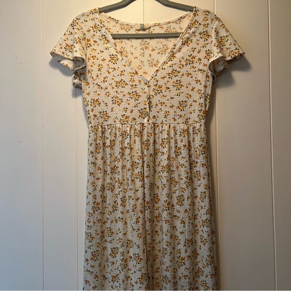 Charming Floral V-Neck Midi Dress